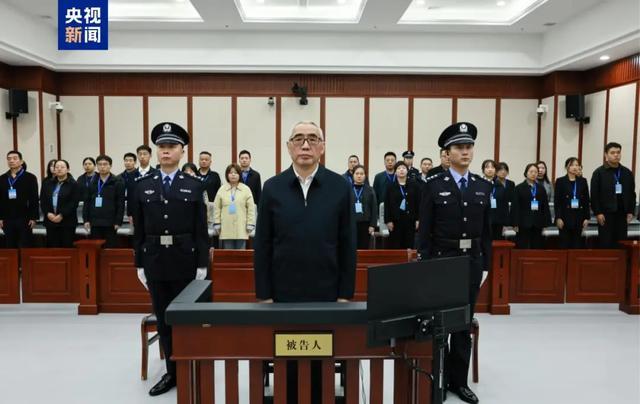 长等职上及退休后杨子兴非法收受财物数额特别巨大在市长、市委书记、省委组织部常务副部长、副省(图1) 长等职上及退休后杨子兴非法收受财物数额特别巨大在市长、市委书记、省委组织部常务副部长、副省(图1)